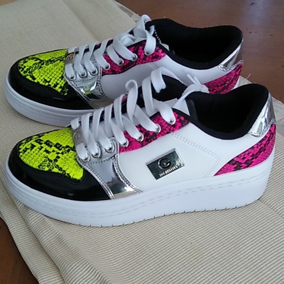 GBG GUESS  sneak print - Picture 2 of 9